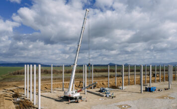Harden Construction dosáhla klíčového milníku svého prvního projektu v Česku. Na stavbě v Mostě byl vztyčen první sloup